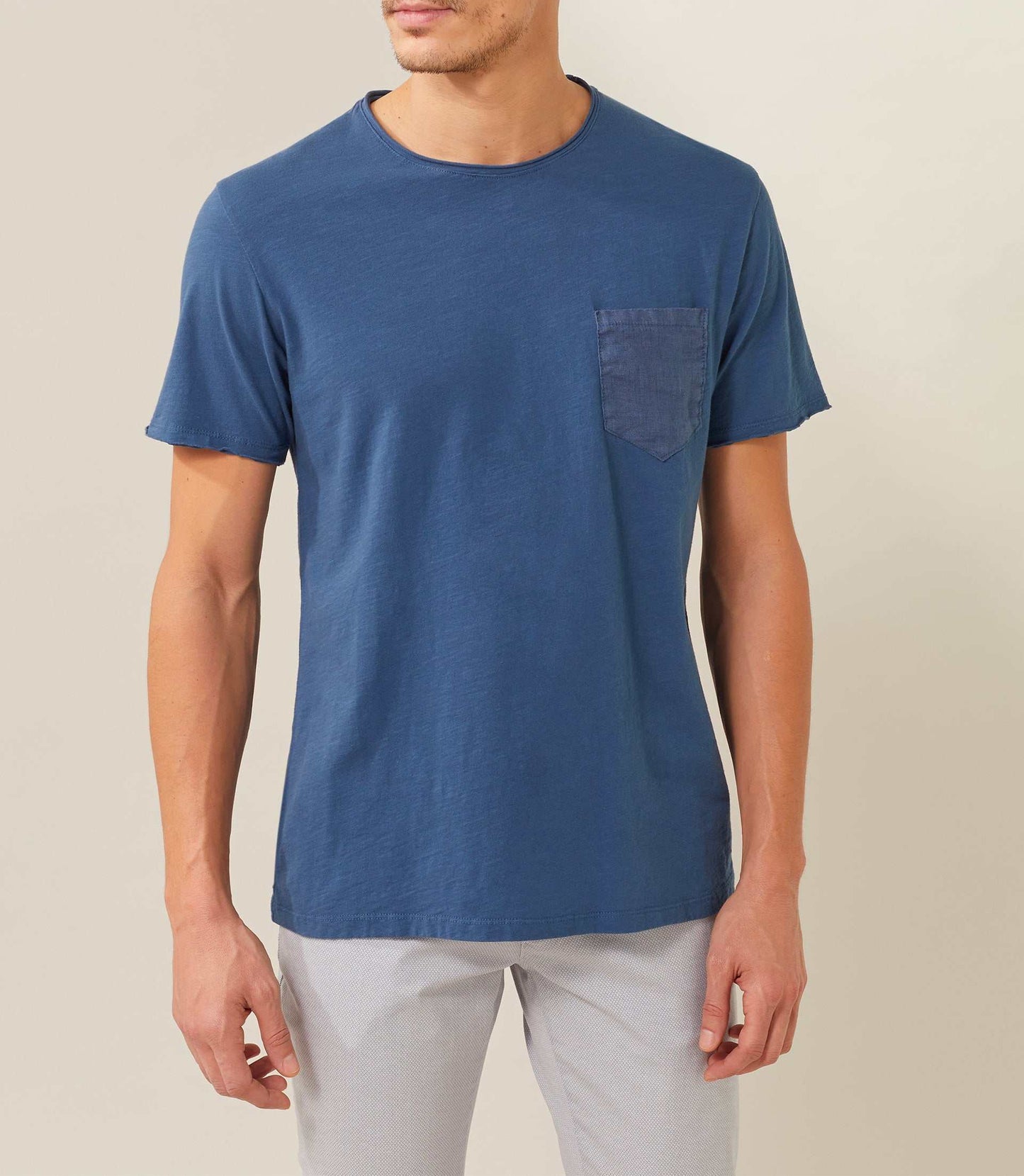 Navy crew neck T-shirt with chest pocket in linen “Xavi”