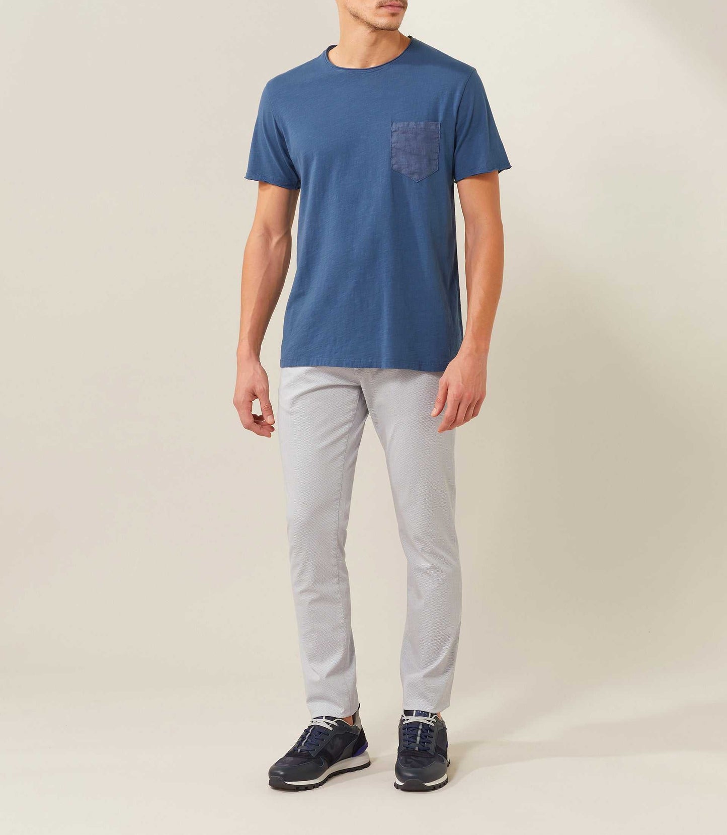 Navy crew neck T-shirt with chest pocket in linen “Xavi”