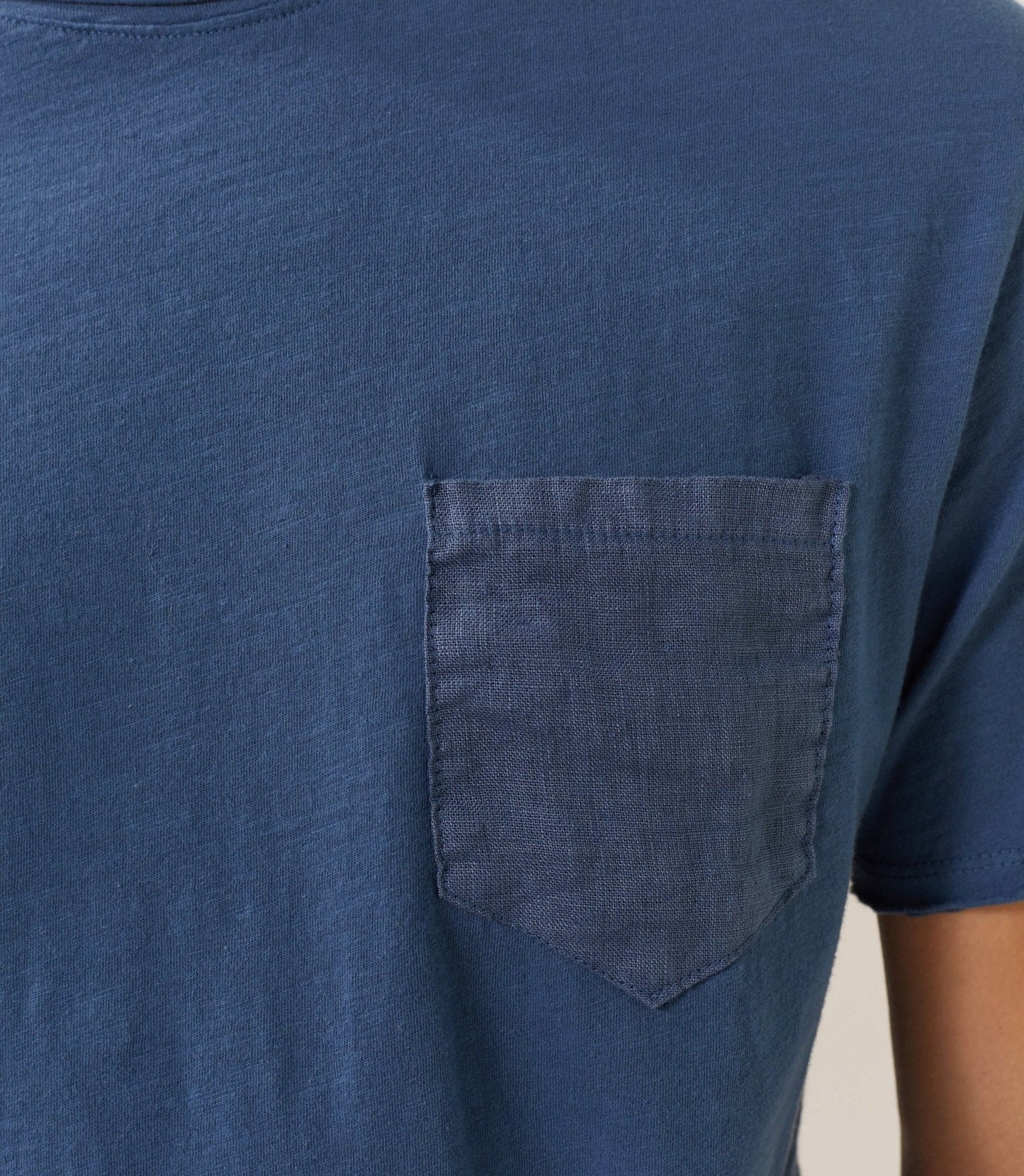 Navy crew neck T-shirt with chest pocket in linen “Xavi”