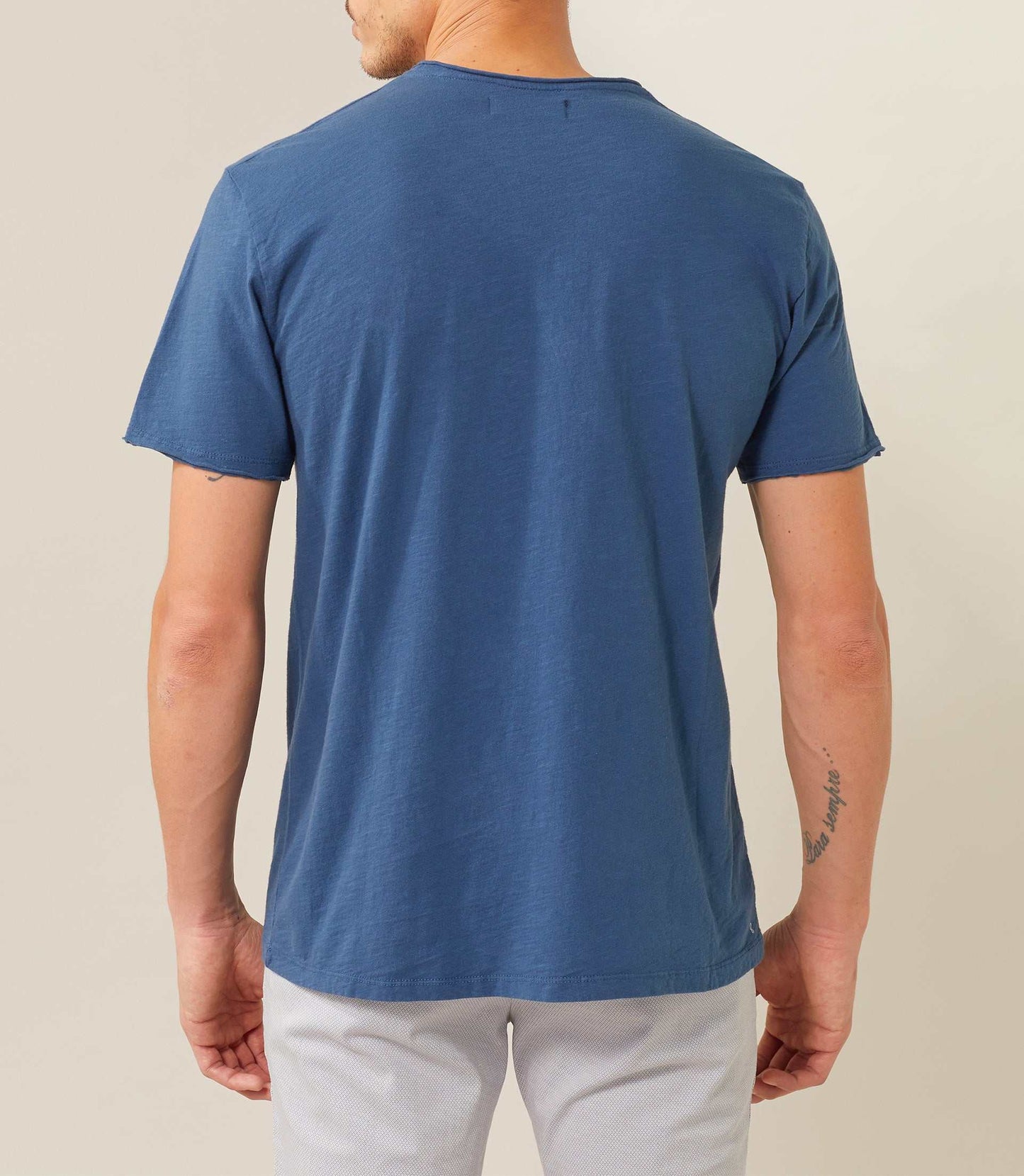 Navy crew neck T-shirt with chest pocket in linen “Xavi”